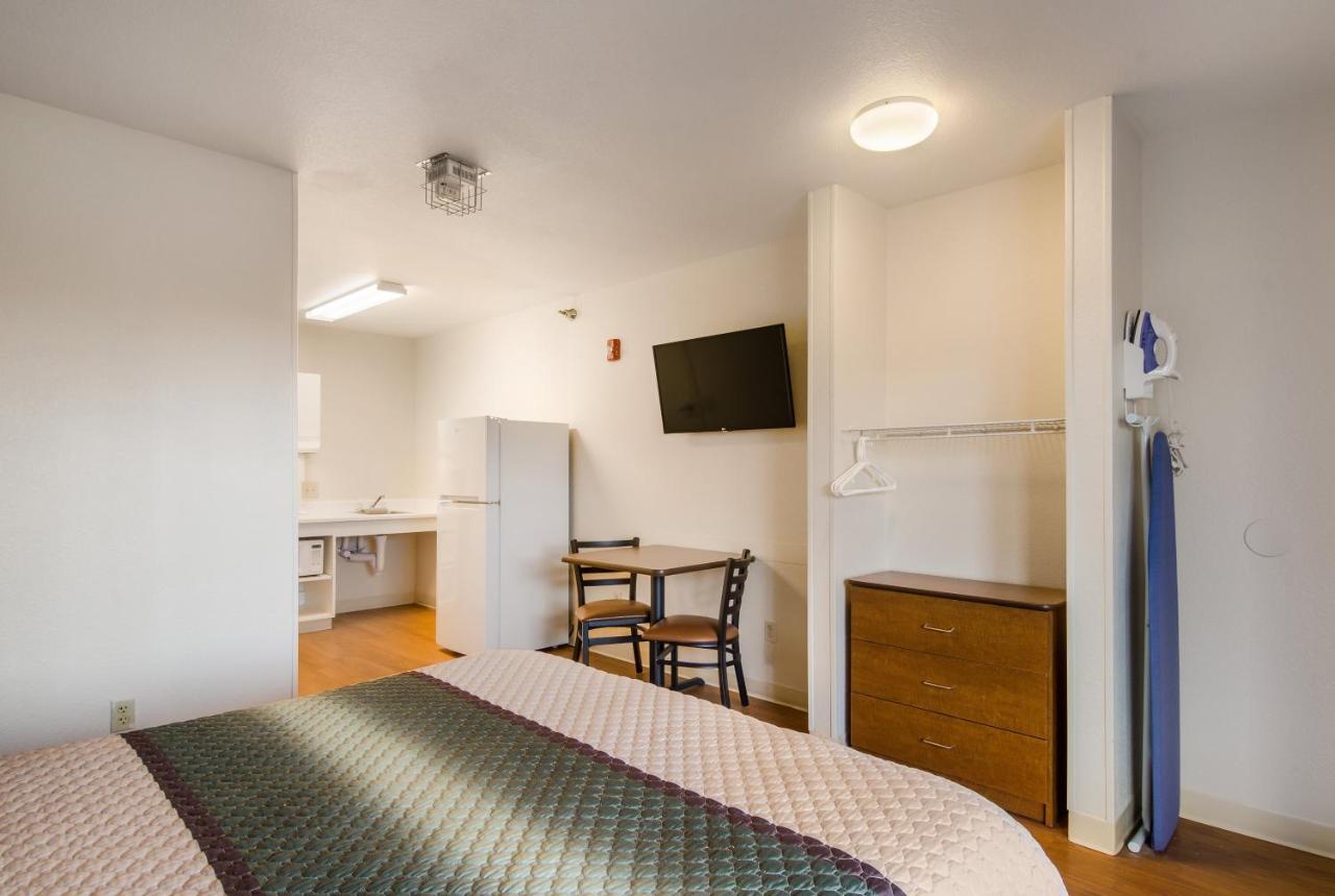 Studio One Queen Bed Disability Access or Non Smoking