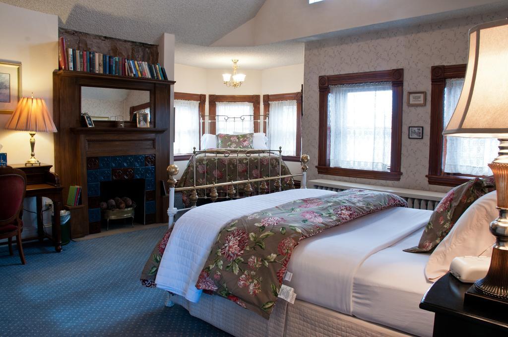 Double Room Private External Bathroom