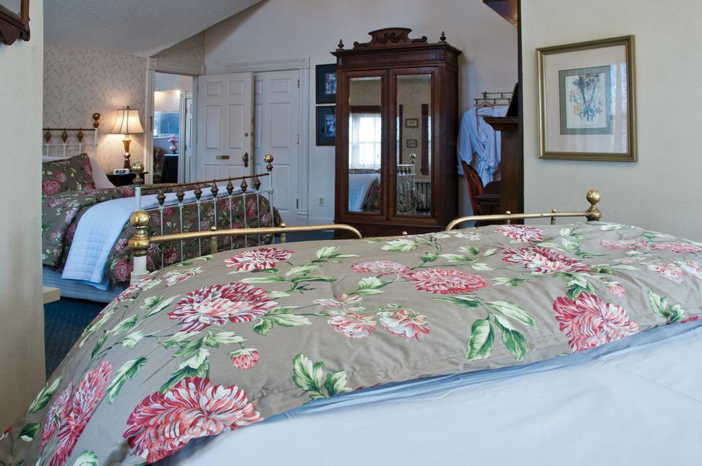 Double Room Private External Bathroom