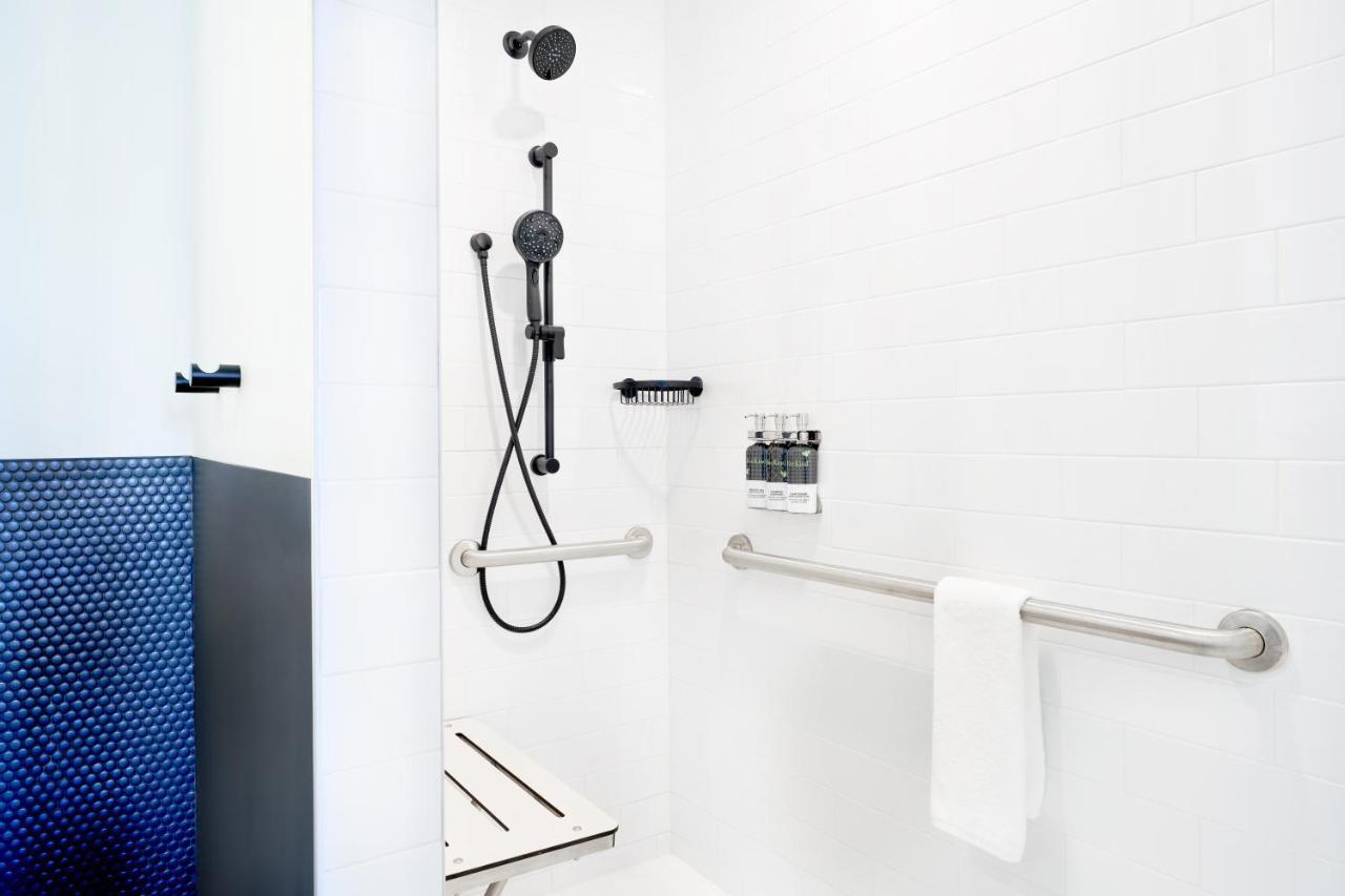 Queen Room Two Queen Beds Roll Shower Disability Access