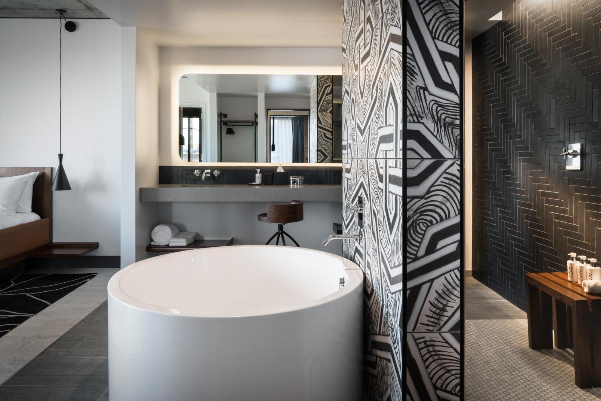 Suite with Balcony,1217182615:JPEG