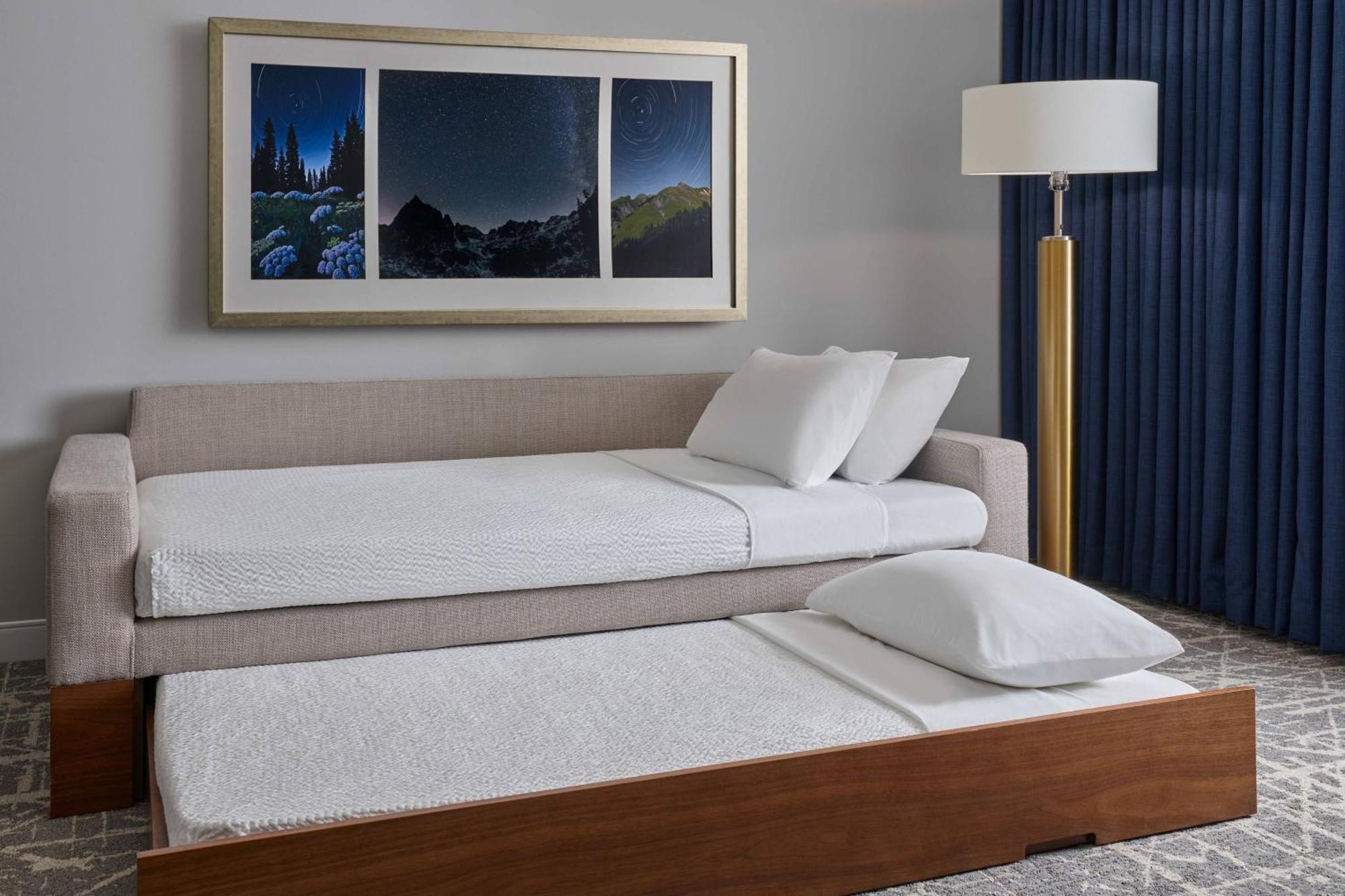King Suite Mountain View Trundle Sofa