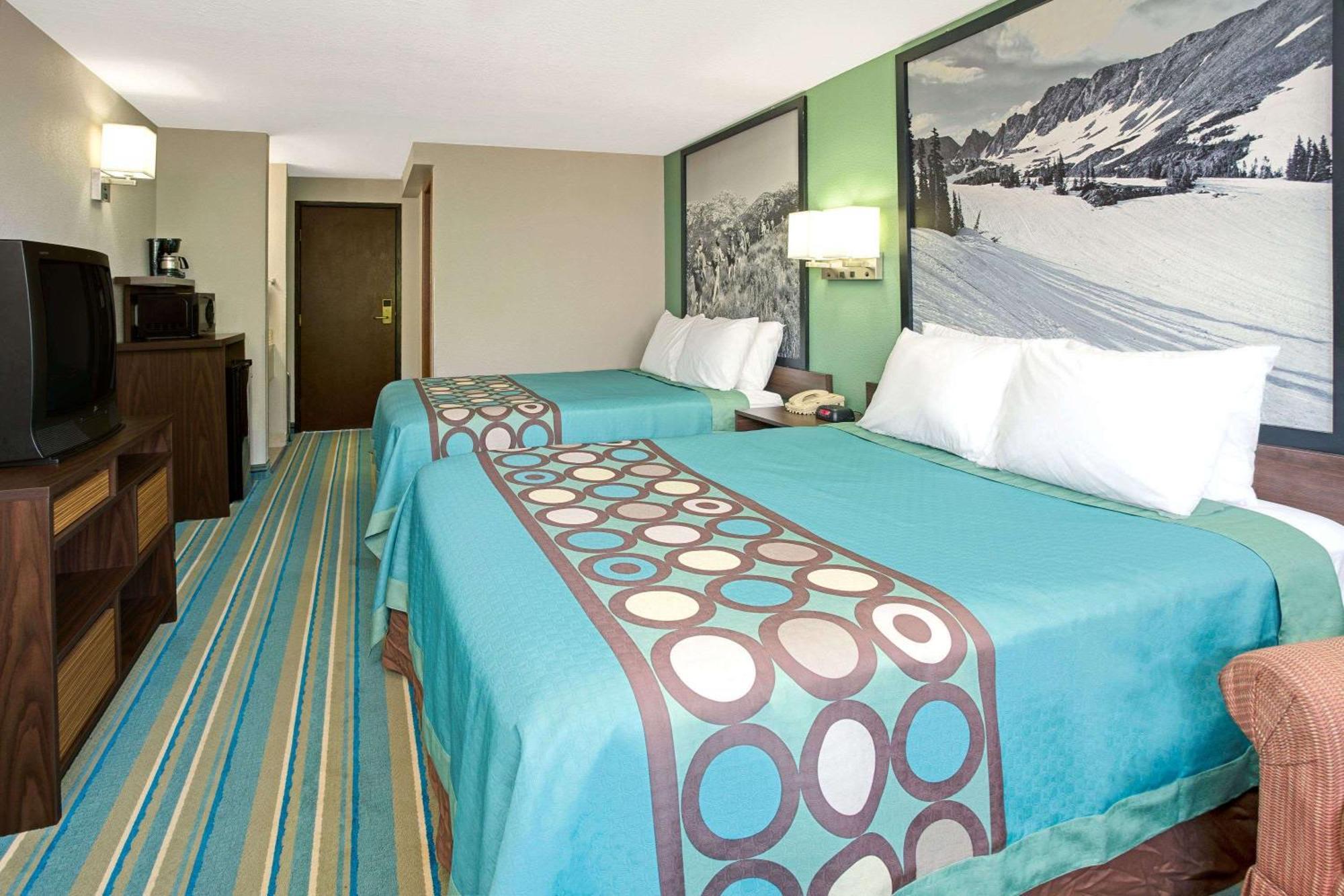 Queen Room with Two Queen Beds - Non-Smoking