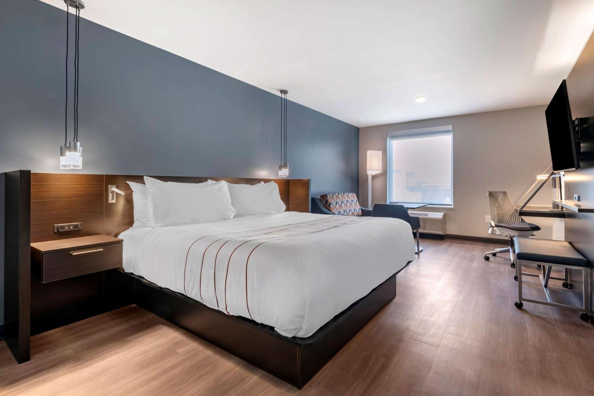 Larger King Room with Sofa Bed,1273030288:JPEG