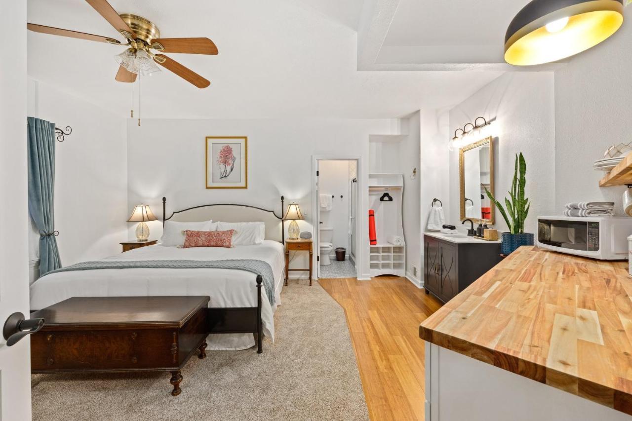 Deluxe King Suite