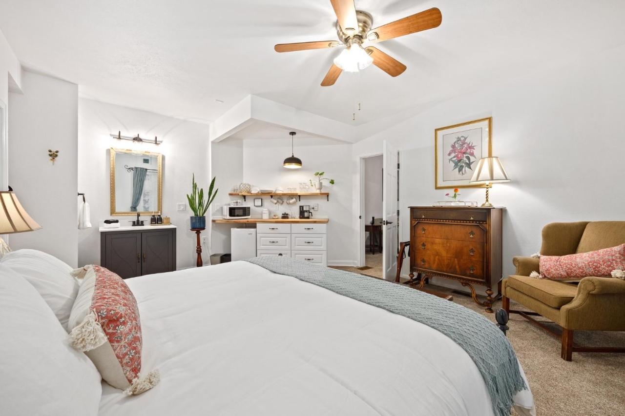 Deluxe King Suite