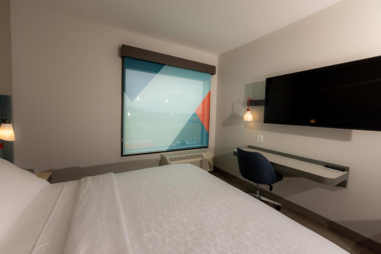 King Room - Hearing Accessible,1502664013:JPEG