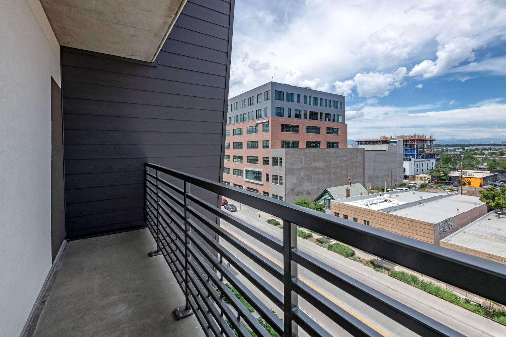 King Suite Mountain View