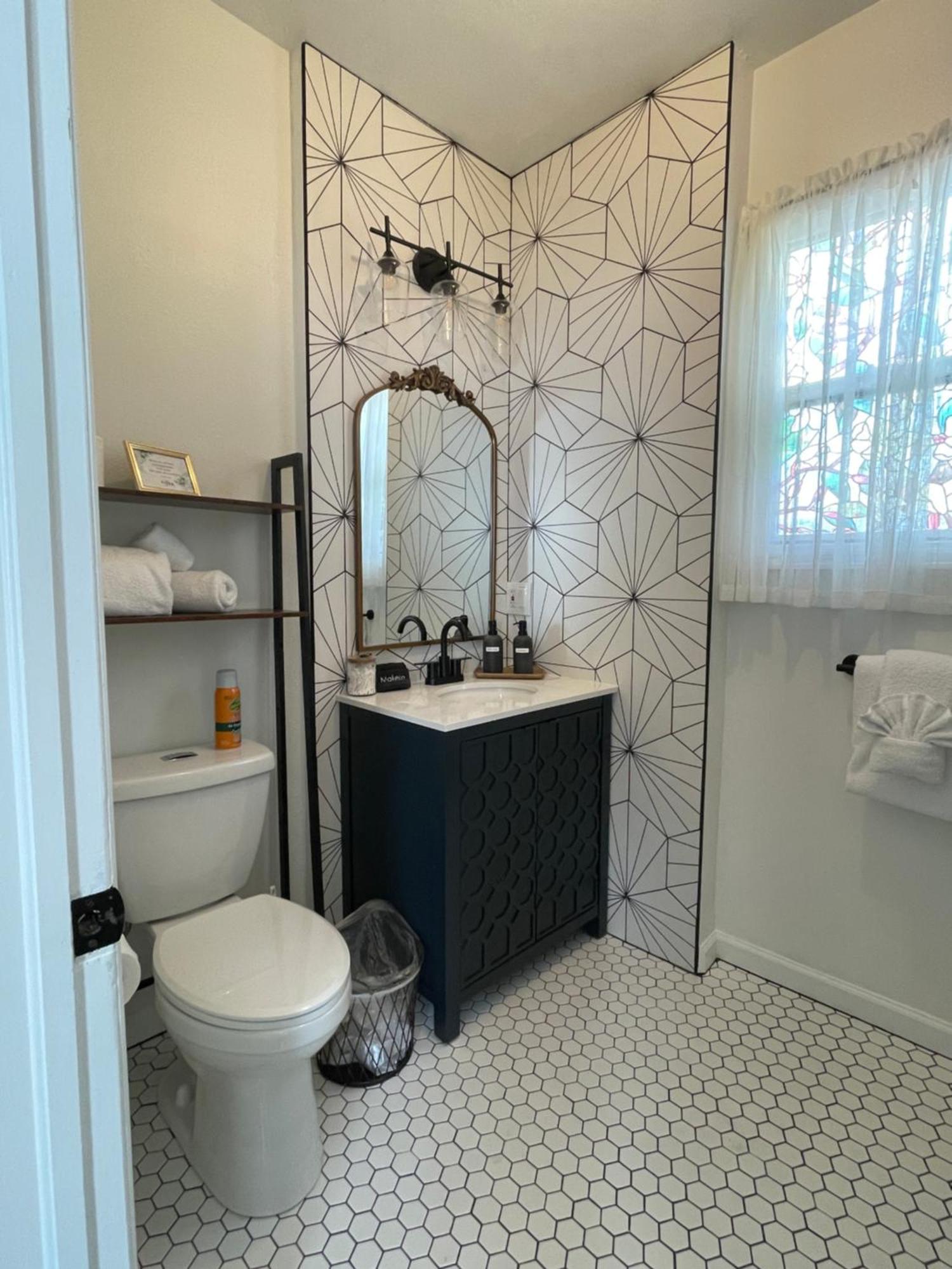 Deluxe Queen Suite