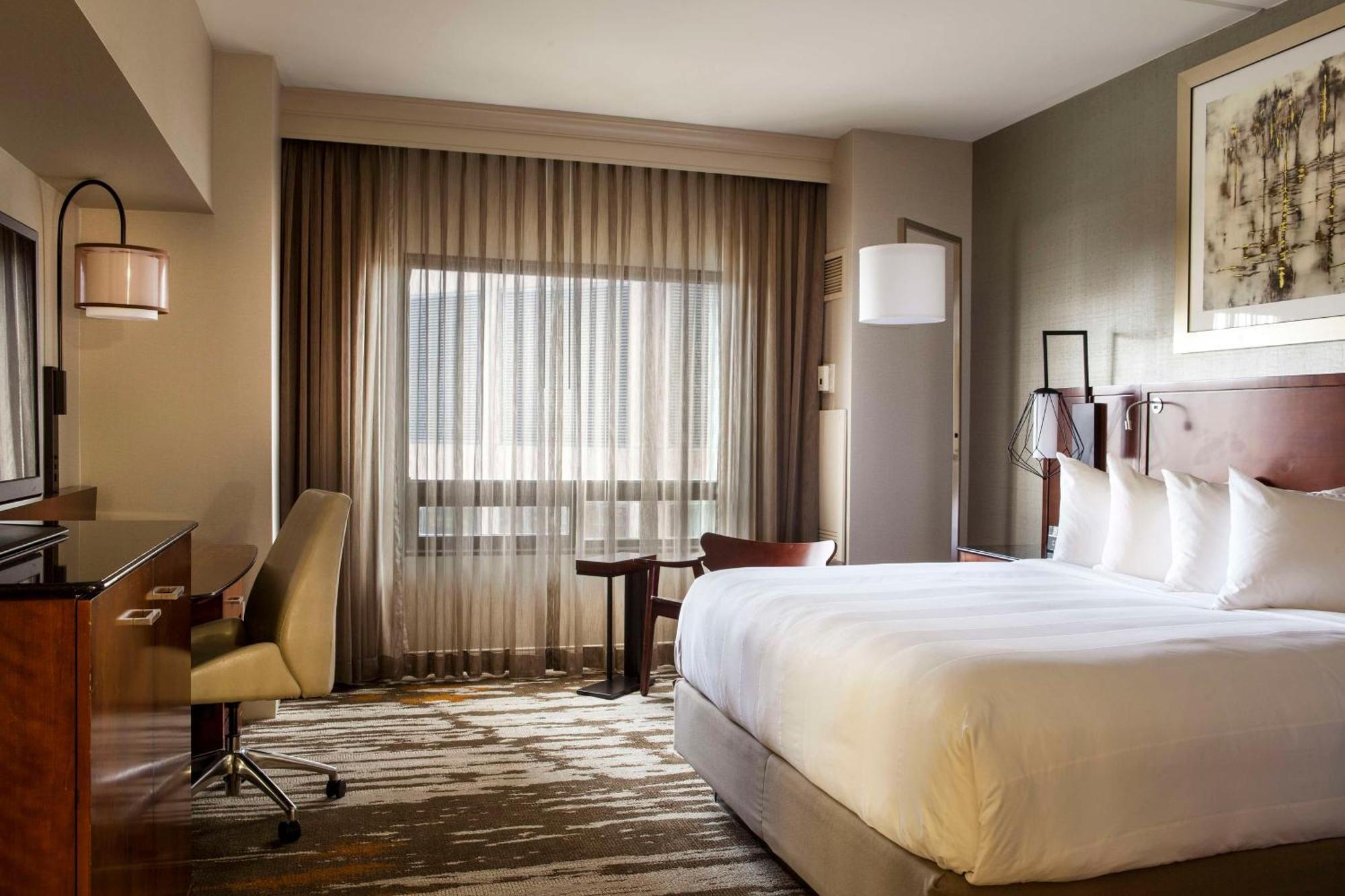 King Corner Room