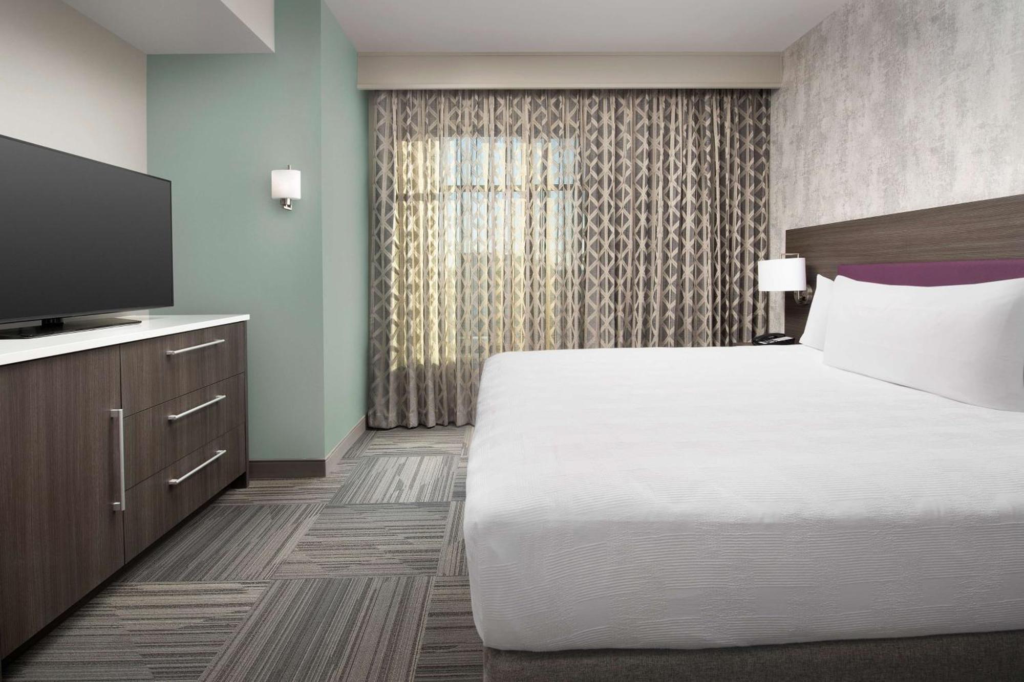 One-Bedroom King Suite Non-Smoking