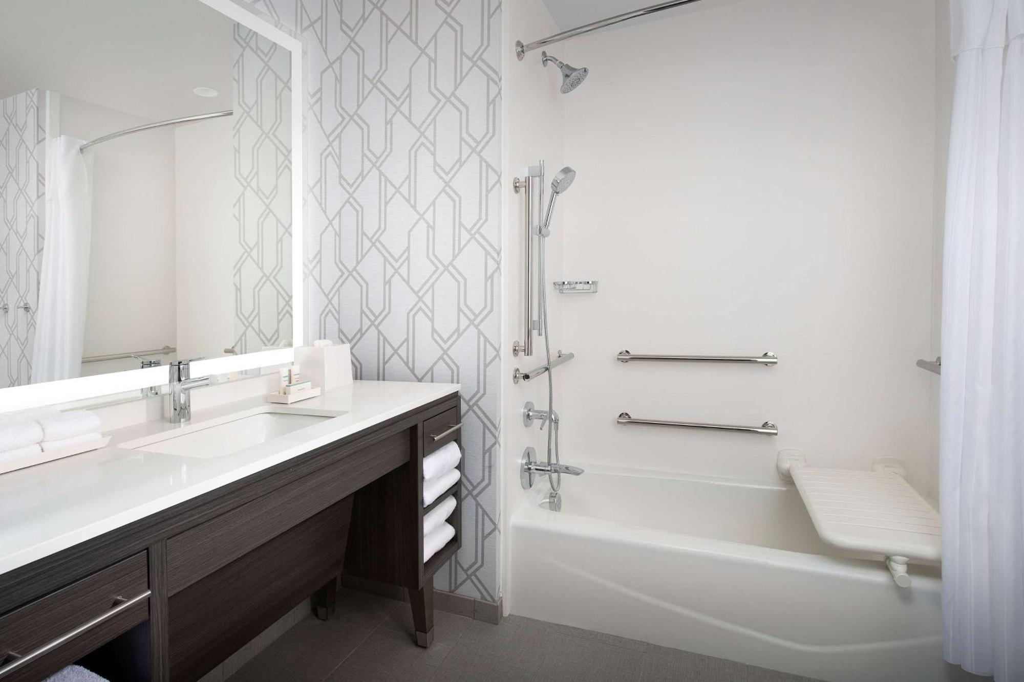 King Studio Suite Mobility Access or Non-Smoking