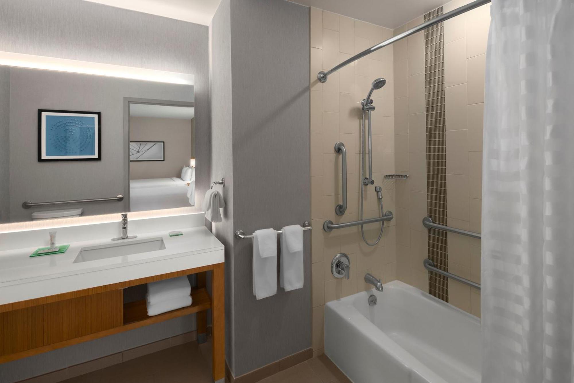 Queen Room Two Queen Beds Sofa Bed Accessible Tub