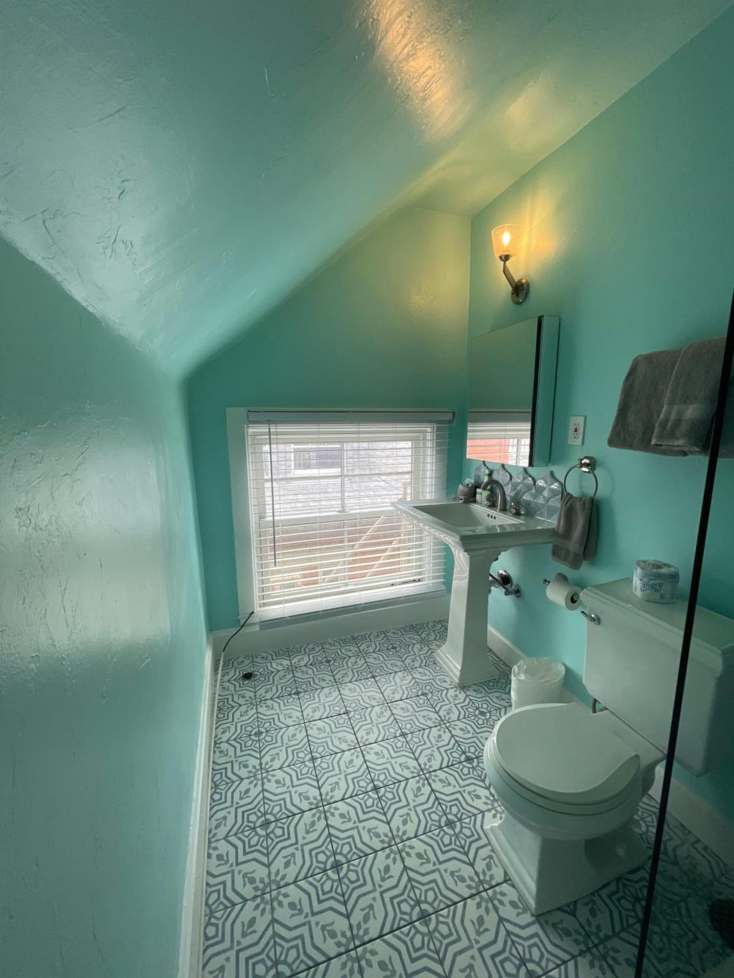 Augusta Room 33