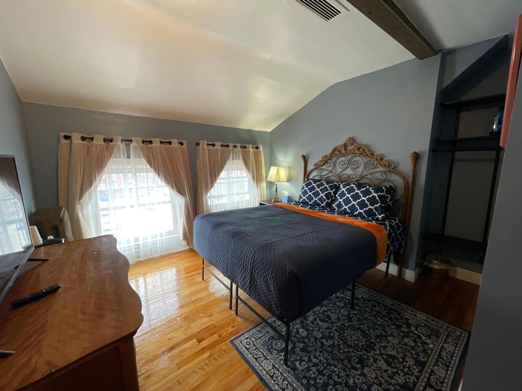 Leopold Room 32