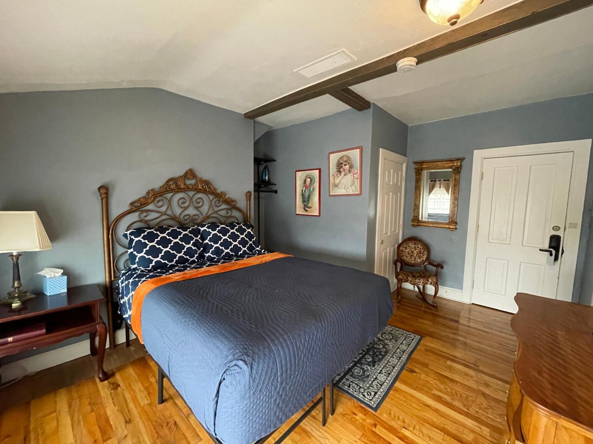 Leopold Room 32