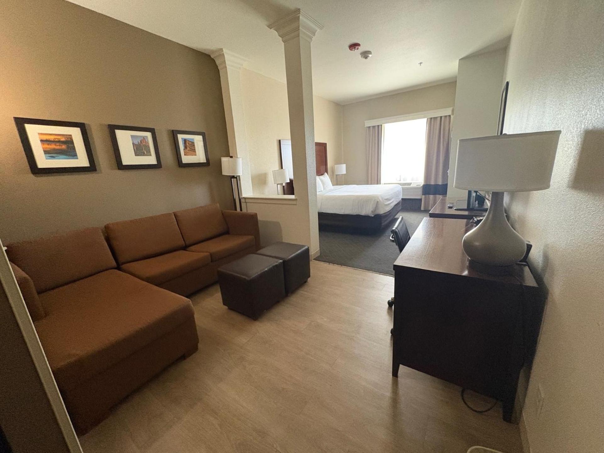 King Suite with Accessible Tub - Accessible/Non-Smoking,1637723963:JPEG