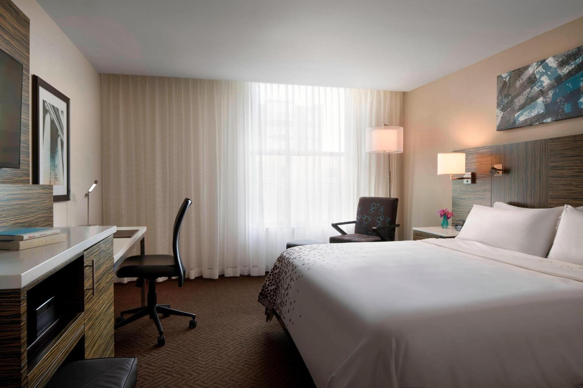Club level Guest room 1 King