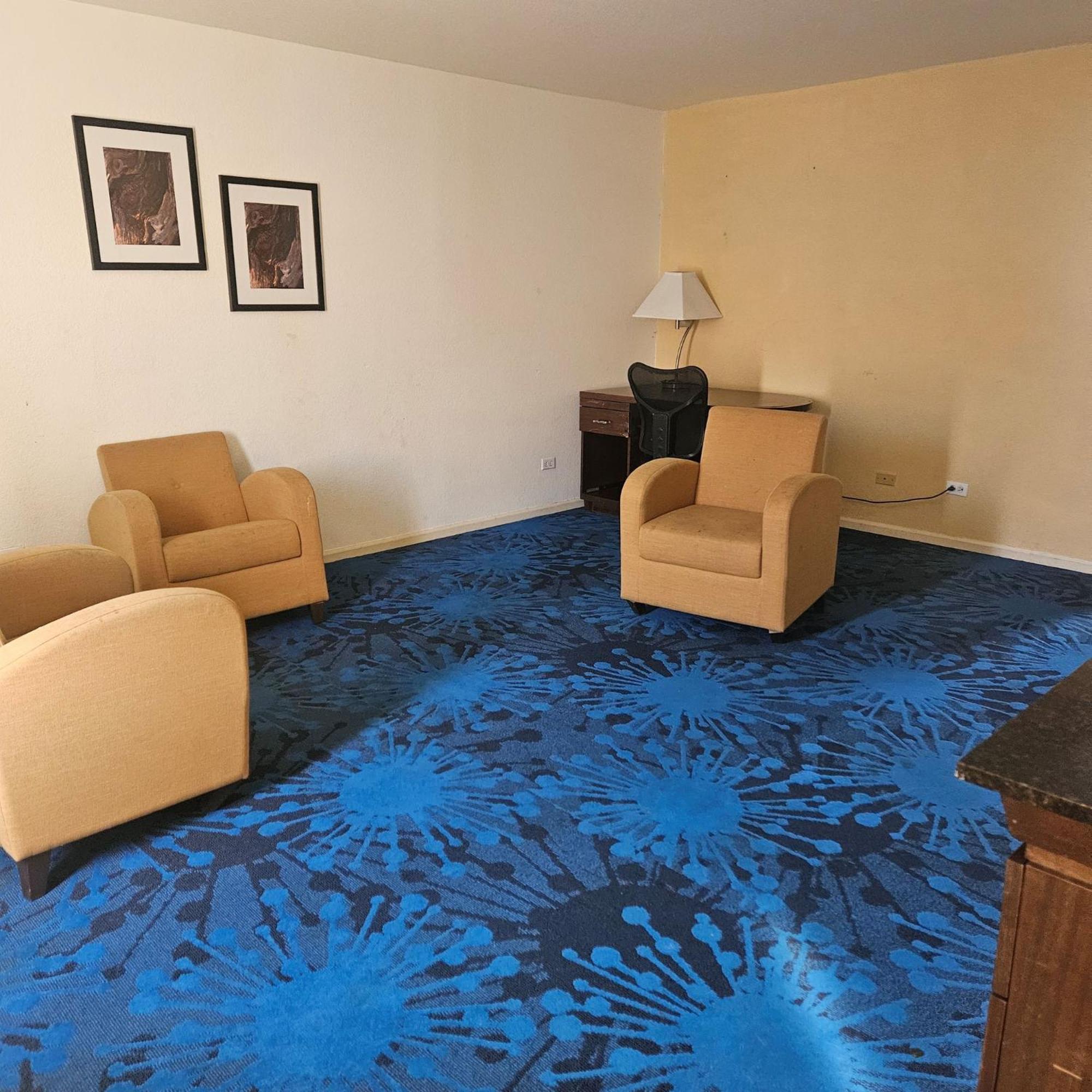 King Suite Non-Smoking