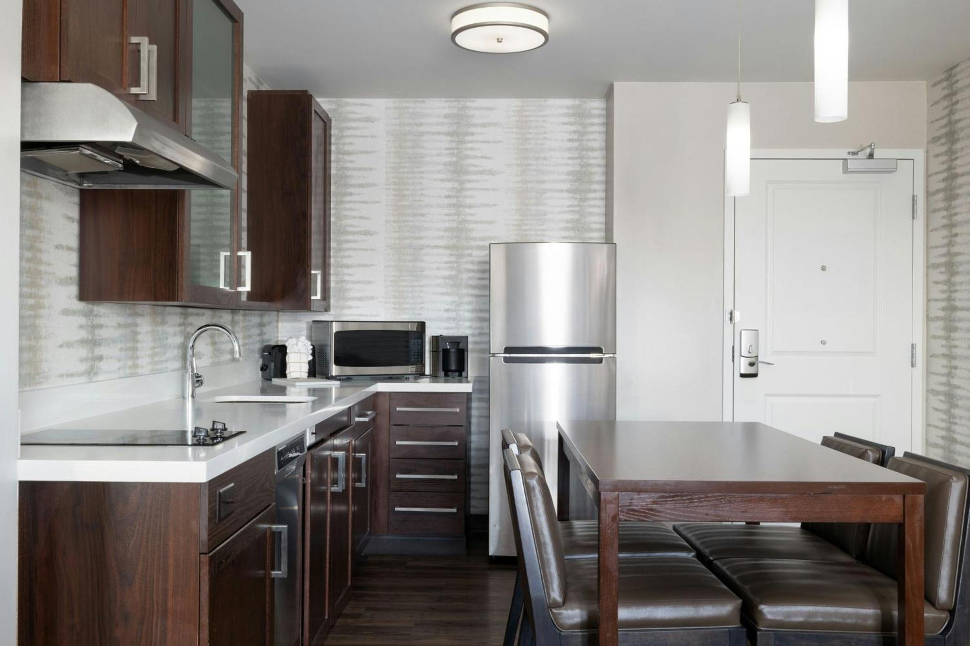 One-Bedroom King Suite