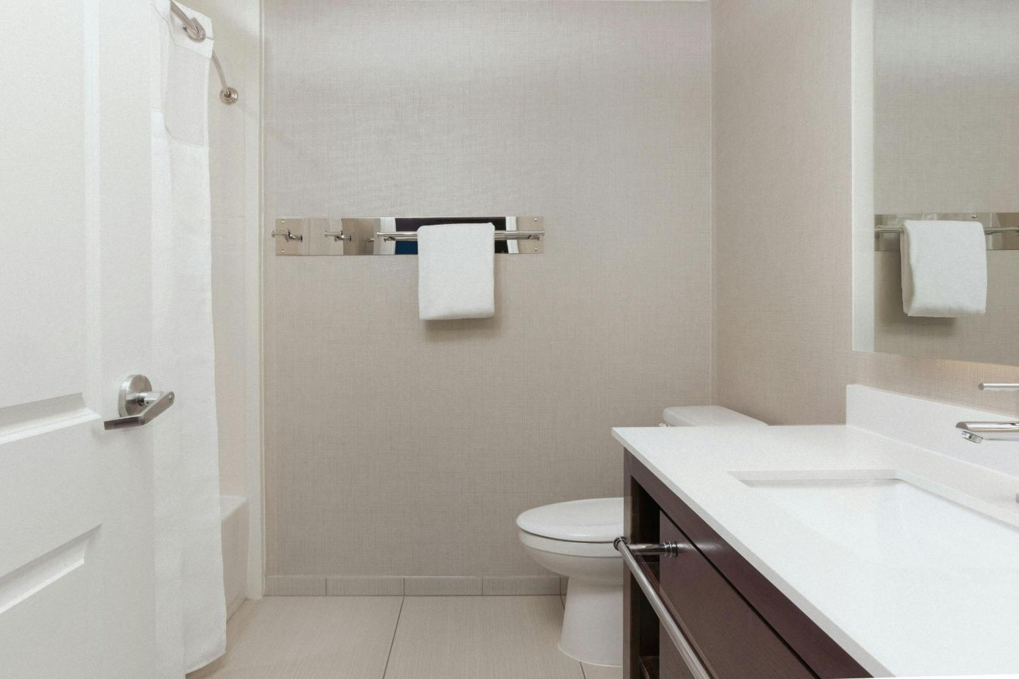 One-Bedroom King Suite