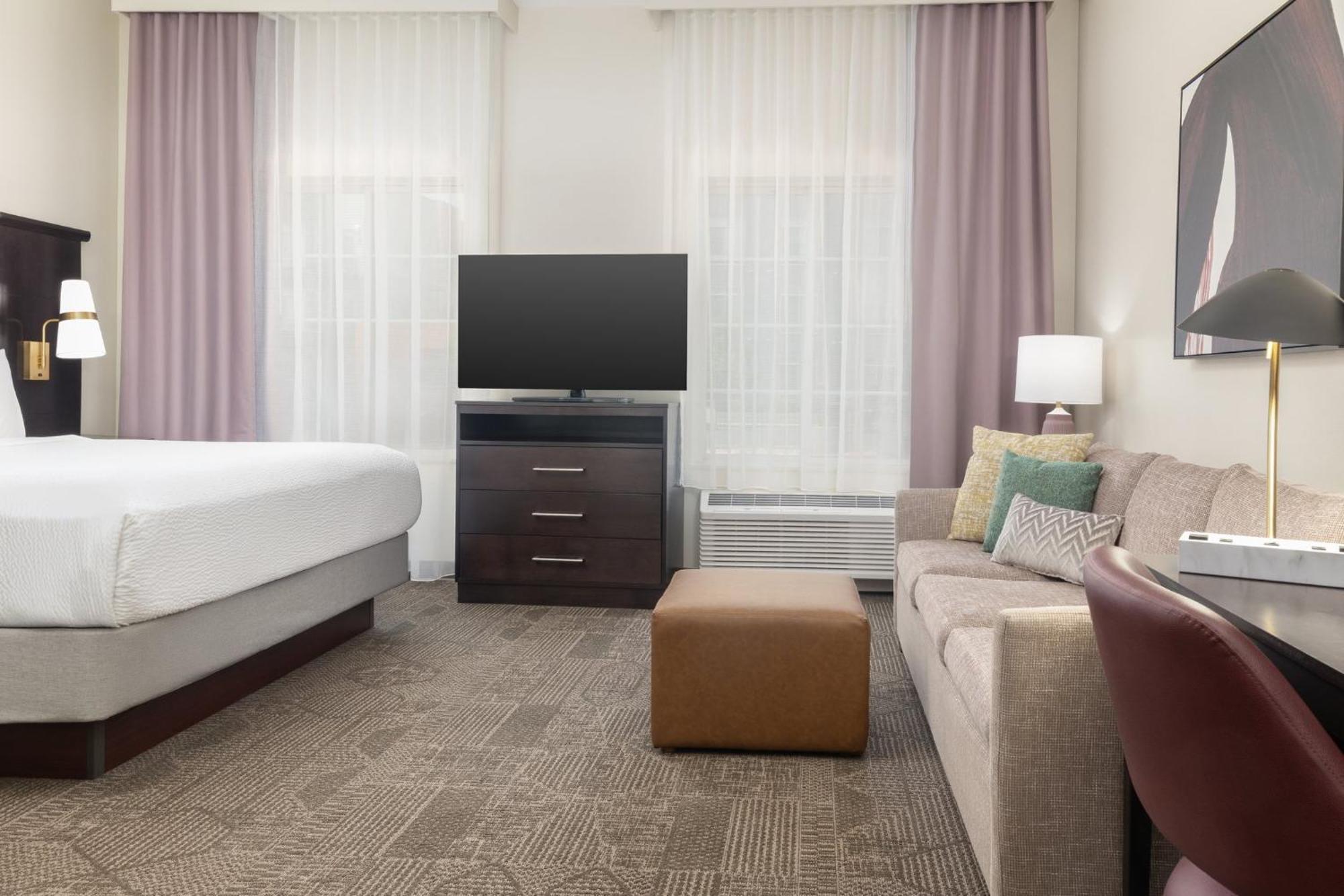 King Studio Suite - Hearing Accessible/Non-Smoking