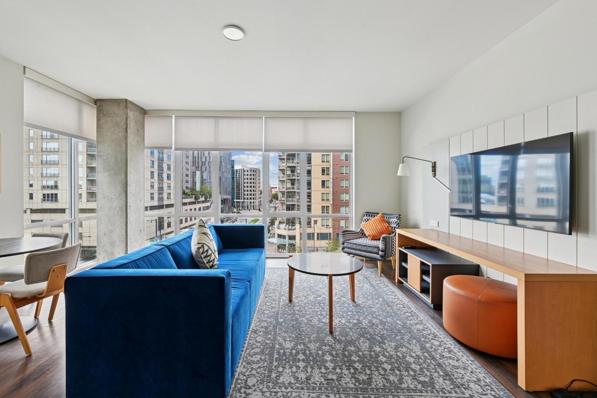 2 Bedroom Designer Furnished Apt at Union Station