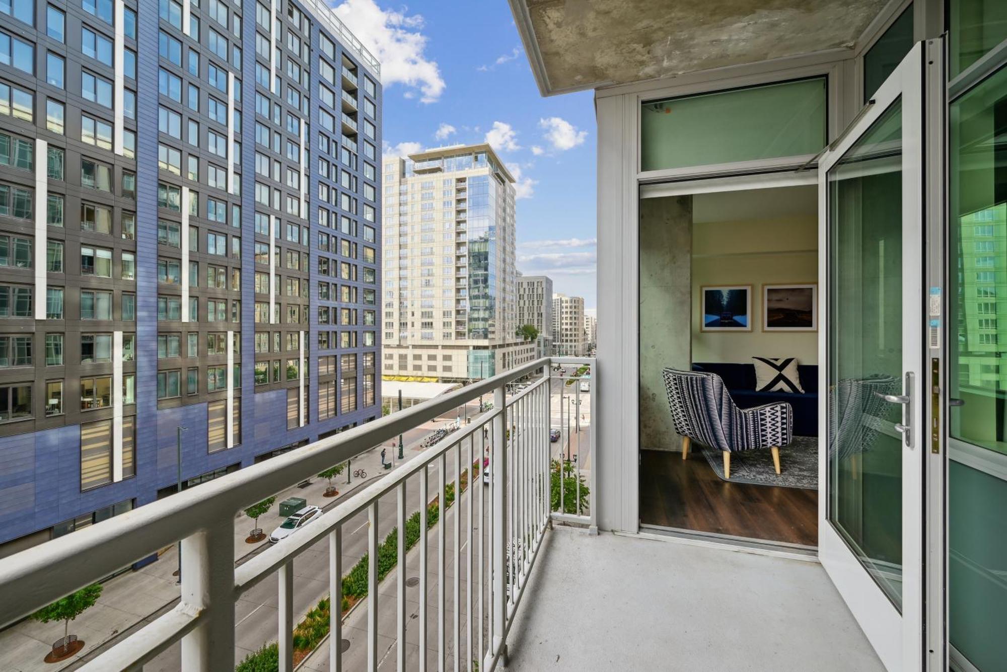 1 Bedroom Designer Furnished Apt at Union Station