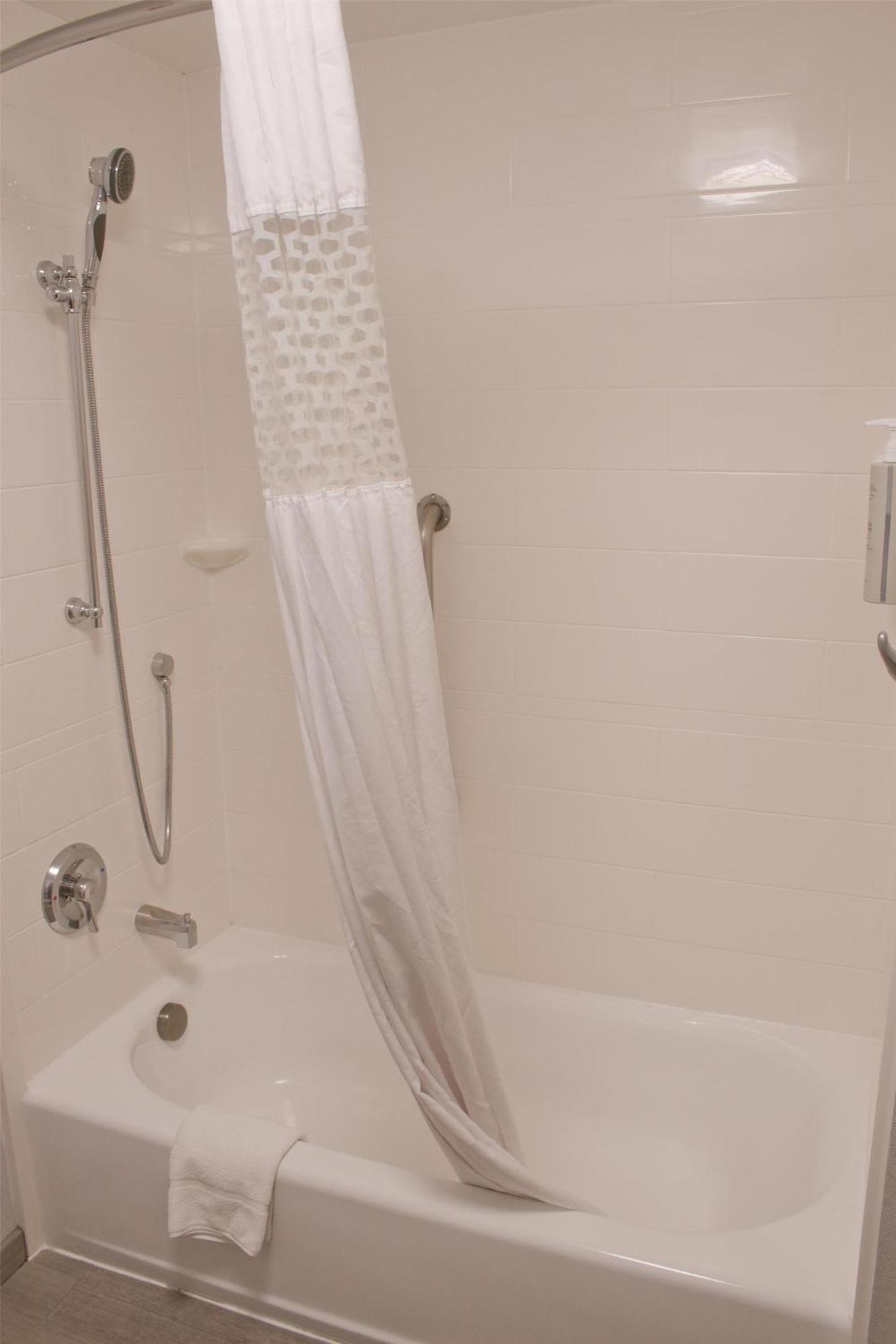 Suite Two Queen Beds Tub Mobility Access or Non-Smoking