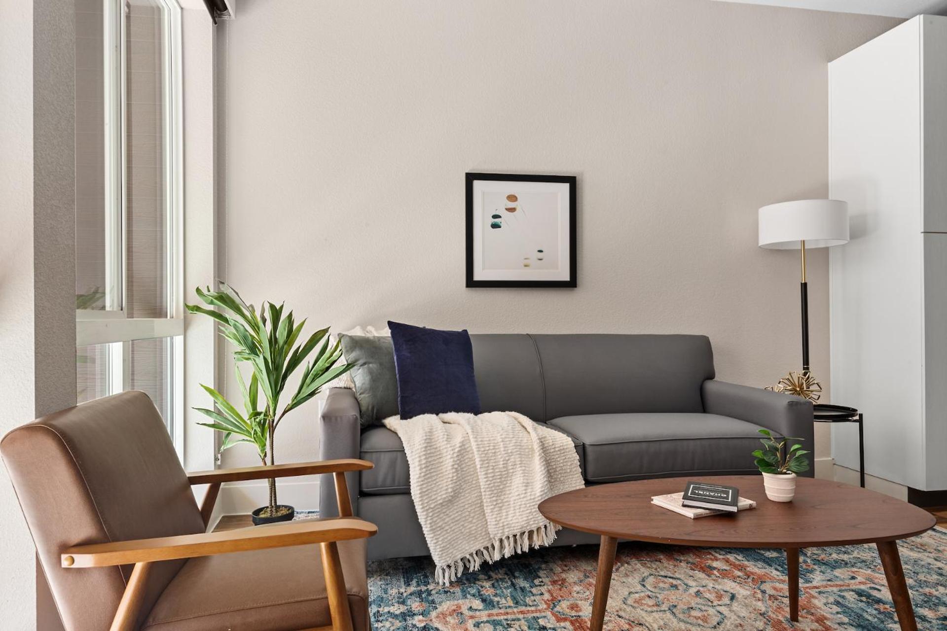 One-Bedroom Apartment (Self Check-in with Virtual Front Desk)