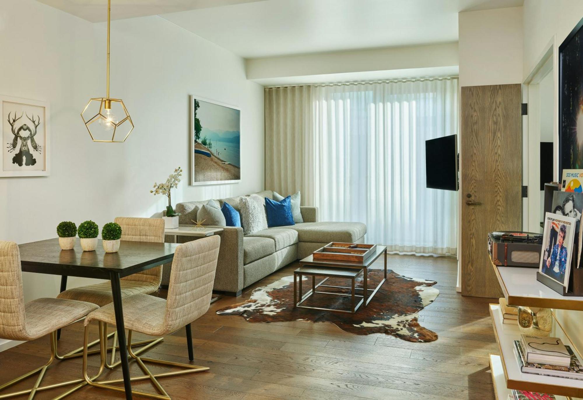 Executive Suite King TUB Disability Access