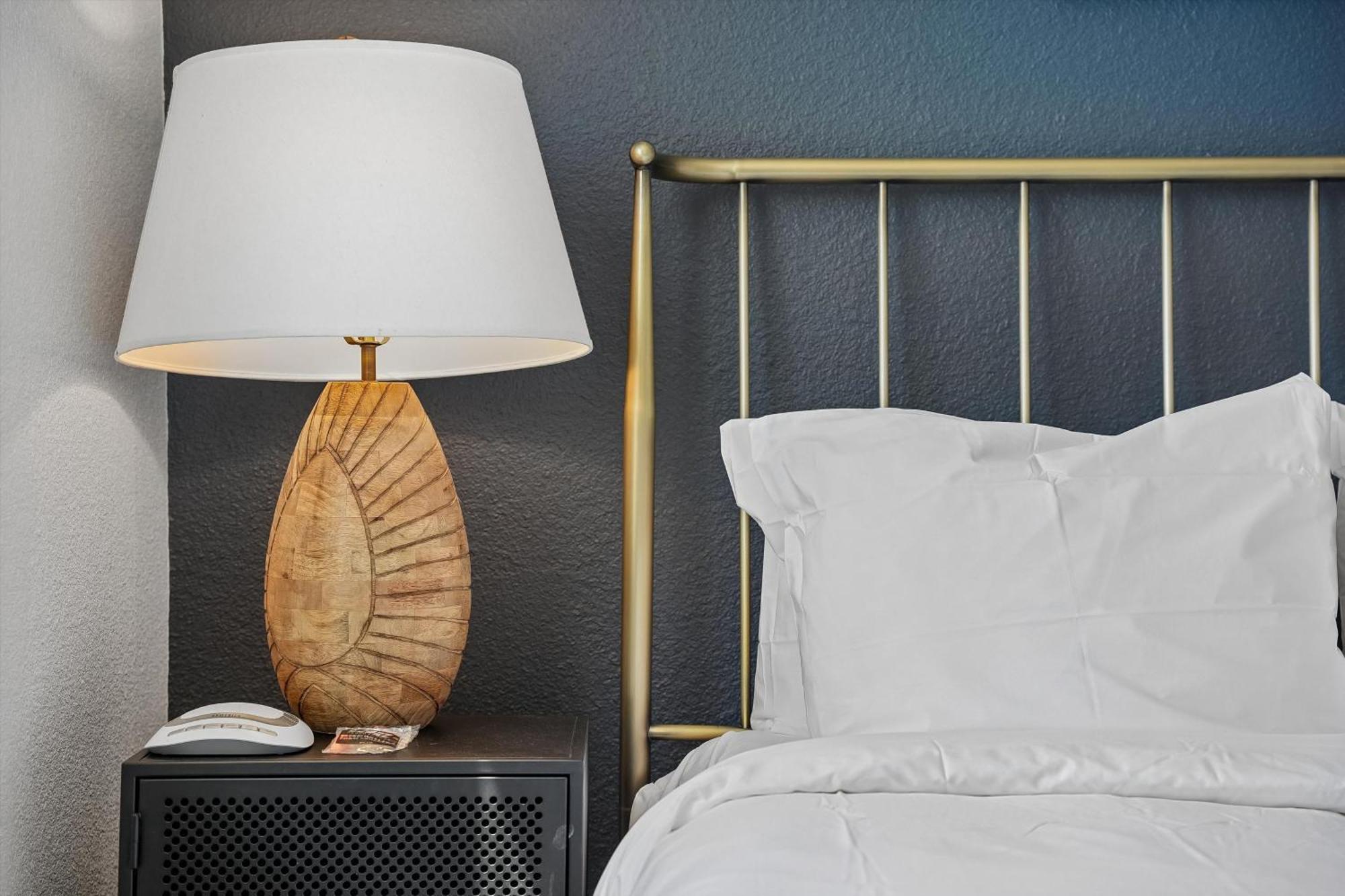 One Bedroom King Bed Self Check