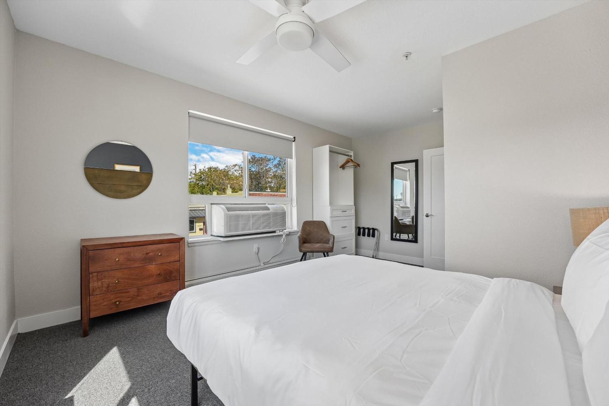 Two Bedroom Queen Beds Self Check