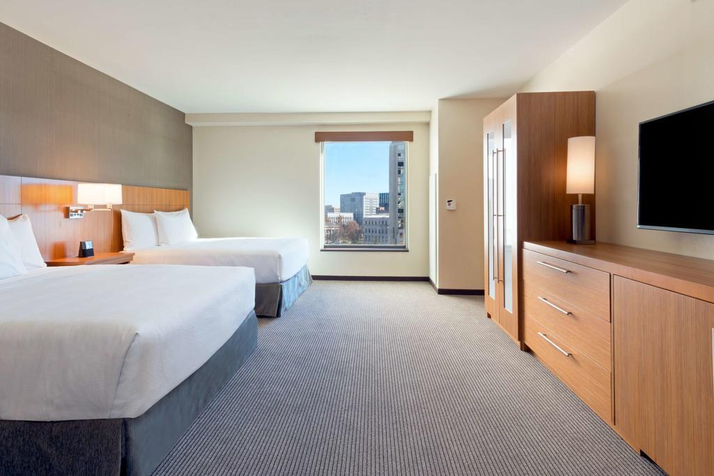 Queen Room with Two Queen Beds and Accessible Tub - Disability Access