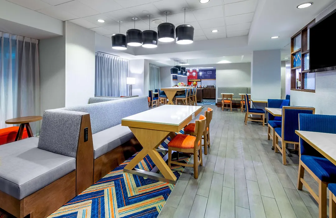 Hampton Inn Denver-International Airport-1