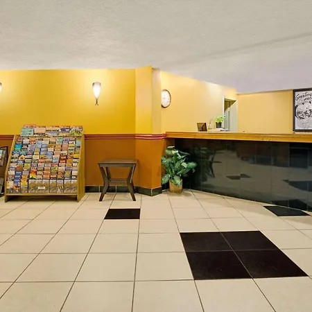 Super 8 By Wyndham Denver Stapleton-2
